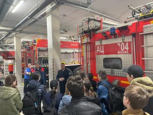 Кадеты школы №2075 посетили ПСО №304 в Красной Пахре. Фото: официальная страница школы №2075 в социальных сетях
