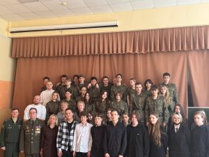 Представители Совета ветеранов Краснопахорского организовали урок мужества. Фото предоставил сотрудник управы района Краснопахорский