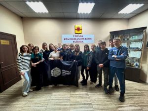 Краснопахорские активисты празднуют день рождения Молодежного парламентаризма. Фото предоставила представитель Молодежной палаты Краснопахорского района Милена Касьянова