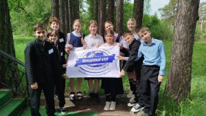 Ученикам из школы-пансиона провели экскурсию по «Экологической тропе: природа рядом». Фото: официальная страница Молодежного клуба РГО на базе АНО «Православная общеобразовательная школа-пансион «Плесково» в социальных сетях
