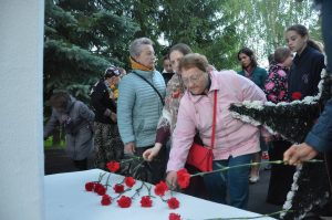 «Свеча Памяти»: патриотическую акцию организовали на территории Краснопахорского. Фото: официальный Telegram-канал управы Краснопахорского района