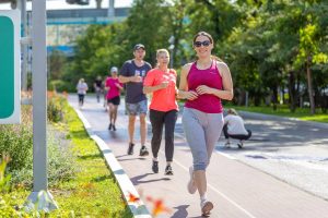 В программе занятий по бегу — специальные упражнения, а также темповые, интервальные и восстановительные тренировки. Фото: пресс-служба Департамента спорта города Москвы