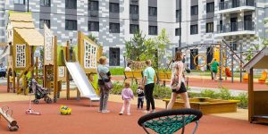 В Восточном административном округе в новые дома заселились свыше 3 тысяч семей, на севере новоселье отпраздновали примерно 1,5 тысячи семей, а на юго-востоке — более 1,3 тысячи. Фото: пресс-служба мэра и Правительства Москвы