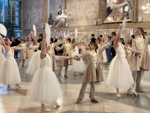 Члены МП Краснопахорского района провели Молодежный бал в Новой Москве. Фото предоставила председатель МП Краснопахорского района Милена Касьянова