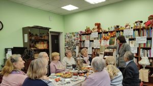 Сотрудники библиотеки ДК «Михайловское» провели беседу «Поэт, хранимый памятью народа». Фото: официальная страница ДК «Михайловское» в социальных сетях