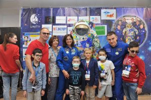 Благодаря сотрудничеству с известными деятелями культуры и спорта для детей регулярно проводятся творческие мастер-классы. Фото: пресс-служба Департамента образования и науки города Москвы