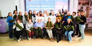 Более половины мероприятий осеннего сезона касались помощи участникам специальной военной операции, их семьям, а также ветеранам и жителям новых регионов. Фото: пресс-служба Комитета общественных связей и молодежной политики города Москвы