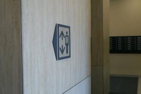 Более 3,5 тысячи лифтов заменили в Москве в этом году в рамках программы капремонта. Фото: Анатолий Цымбалюк, «Вечерняя Москва»