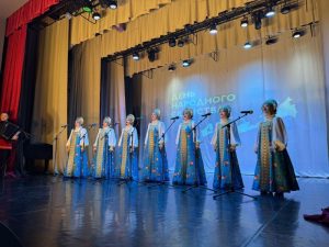 Праздничный концерт прозвучал в Краснопахорском районе. Фото: архив управы Краснопахорского района