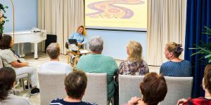 Программа включит в себя пять занятий, которые будут организованы в формате диалога. Фото: пресс-служба Департамента труда и социальной защиты населения города Москвы