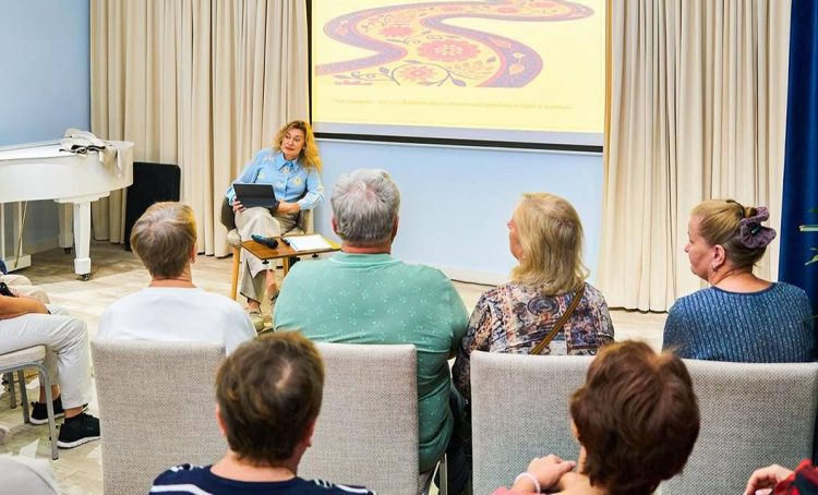 Программа включит в себя пять занятий, которые будут организованы в формате диалога. Фото: пресс-служба Департамента труда и социальной защиты населения города Москвы