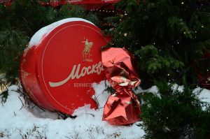 По мнению респондентов, новогодние украшения делают столицу привлекательнее для гостей города. Фото: Анна Быкова, «Вечерняя Москва»