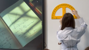 Тематическая неделя в рамках месяца науки прошла в школе «НИКА». Фото: скриншот из видео на официальной странице школы «НИКА» в социальных сетях