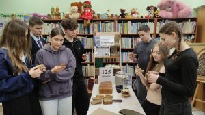 Литературный час прошел в библиотеке ДК «Михайловское». Фото: официальная страница Дома культуры «Михайловское» в социальных сетях