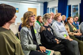 Записаться на занятия можно онлайн на портале mos.ru или лично в любом центре московского долголетия. Фото: пресс-служба Департамента труда и социальной защиты населения города Москвы