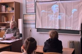 Лекция ко Дню защитника Отечества прошла в Щаповской деткой школе искусств. Фото: официальная страница Детской школы искусств «Гармония» в социальных сетях