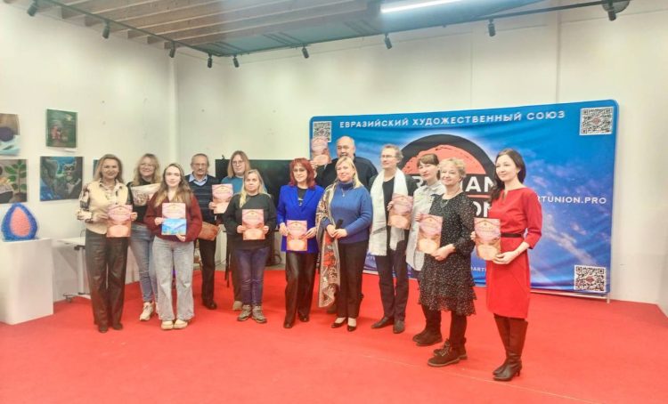 Художнице из Краснопахорского вручили диплом за первое место на международной выставке. Архив Ольги Николаевой