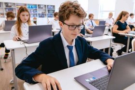 Преподавателям предлагаются современные цифровые инструменты для проведения занятий в классе и внеурочной деятельности, а также для проектных работ. Фото: пресс-служба Департамента образования и науки города Москвы