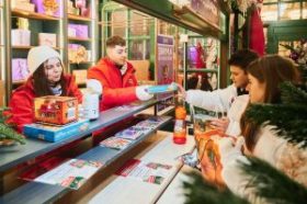 Как столичные волонтеры помогают со сбором товаров для бойцов СВО. Фото: пресс-служба Комитета общественных связей и молодежной политики города Москвы