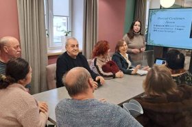 В Центре московского долголетия Краснопахорского района. Фото: официальная страница Музея истории-усадьбы Александрово-Щапово в социальных сетях